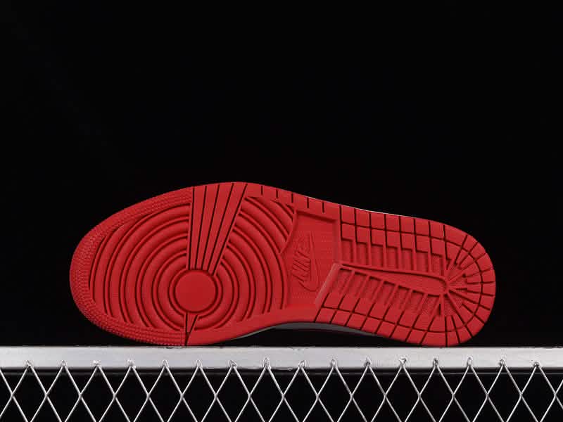 Nike Air Jordan 1 - Red