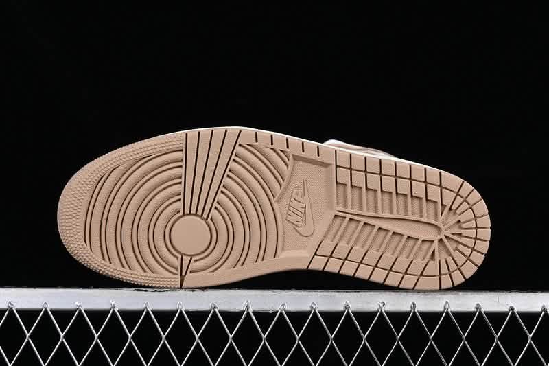 Nike Air Jordan 1 - Beige