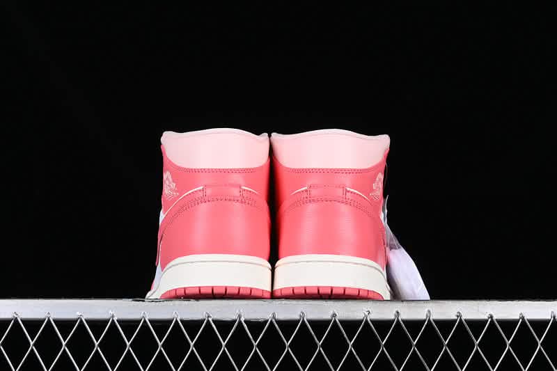 Nike Air Jordan 1 - Bright Pink