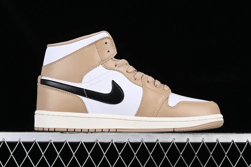 Nike Air Jordan 1 - Beige
