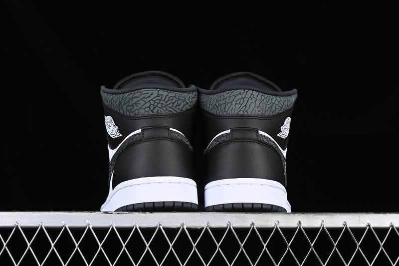 Nike Air Jordan 1 - Black Chrome