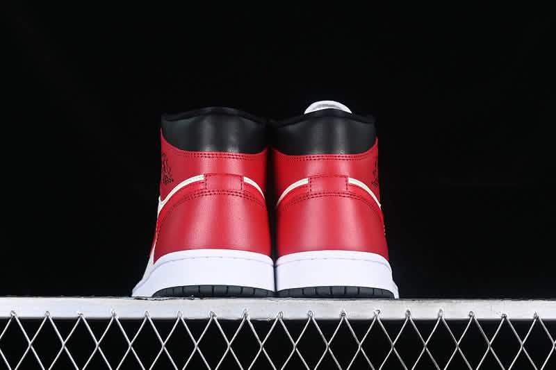 Nike Air Jordan 1 - Blood Red