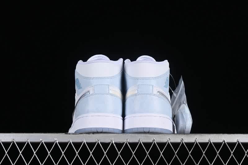 Nike Air Jordan 1 - Blue Moon