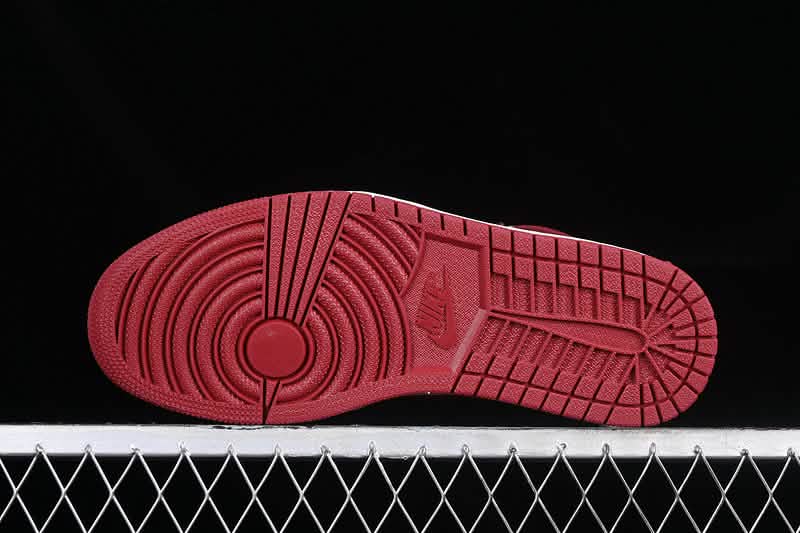 Nike Air Jordan 1 - Burgundy