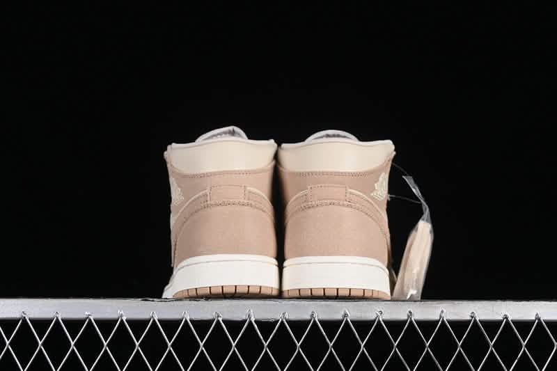 Nike Air Jordan 1 - Iconic Sand