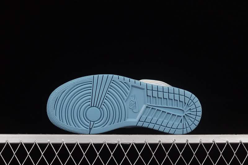 Nike Air Jordan 1 - Light Blue