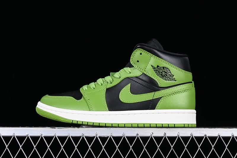 Nike Air Jordan 1 - LIME GREEN