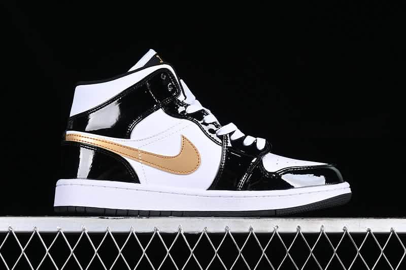 Nike Air Jordan 1 - Piano Black