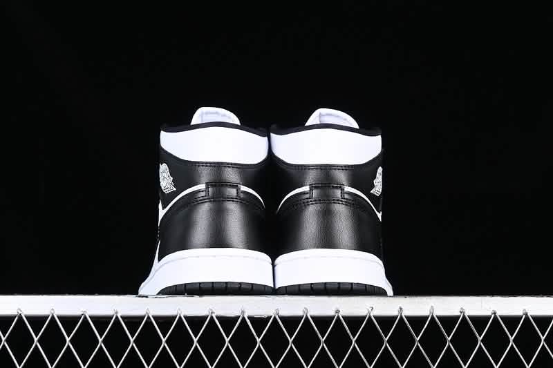 Nike Air Jordan 1 - Retro Black