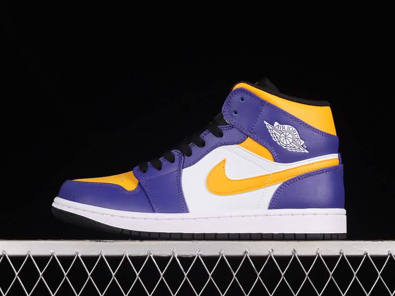 Nike Air Jordan 1 - RETRO PURPLE