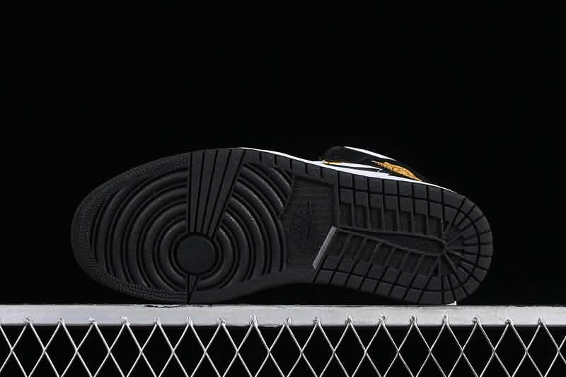 Nike Air Jordan 1 - Retro Yellow