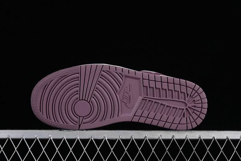 Nike Air Jordan 1 - Wine Red