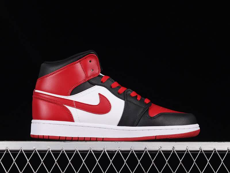 Nike Air Jordan 1 - Red