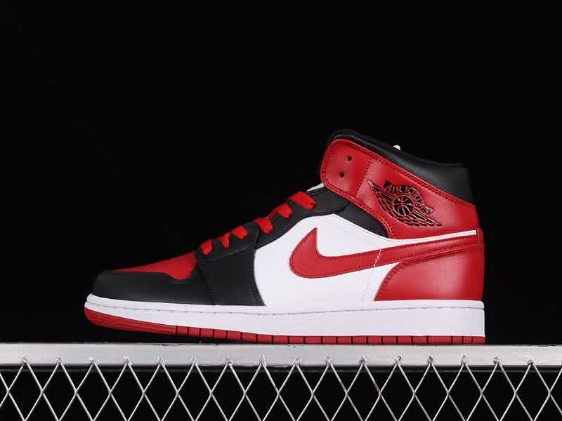 Nike Air Jordan 1 - Red