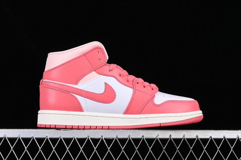Nike Air Jordan 1 - Bright Pink