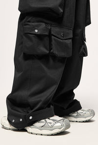 Black cargo pants with gray sneakers.