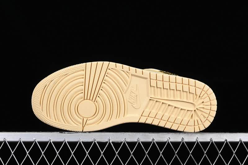 Nike Air Jordan 1 - Gold Digger