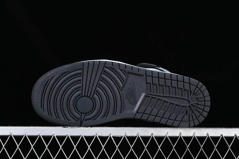 Nike Air Jordan 1 - Black Chrome