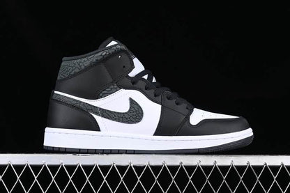 Nike Air Jordan 1 - Black Chrome