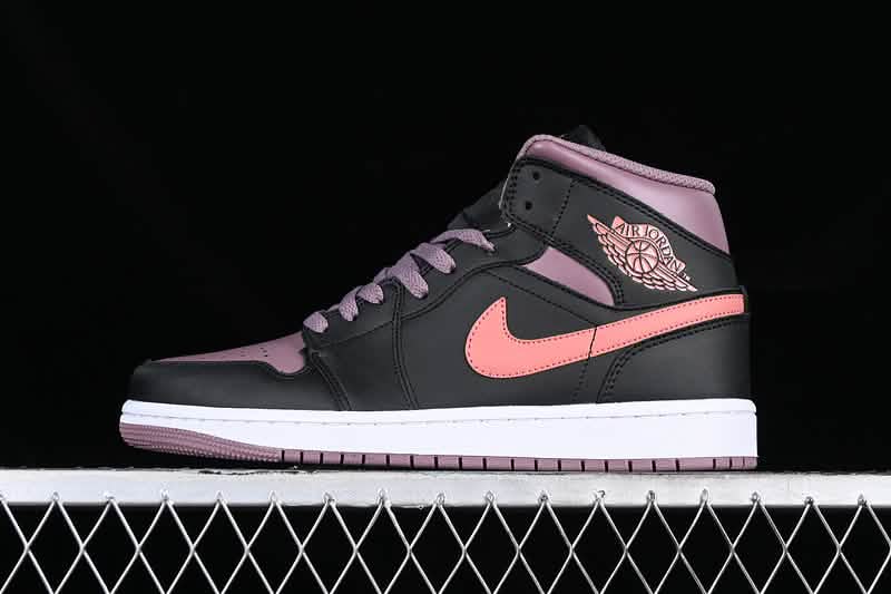 Nike Air Jordan 1 - Coral pink