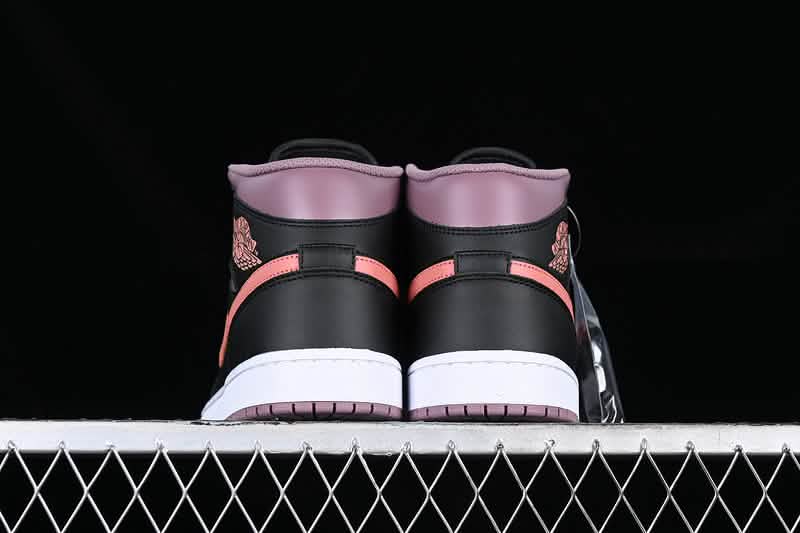 Nike Air Jordan 1 - Coral pink