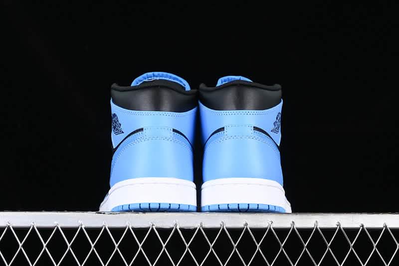 Nike Air Jordan 1 - Frost Blue