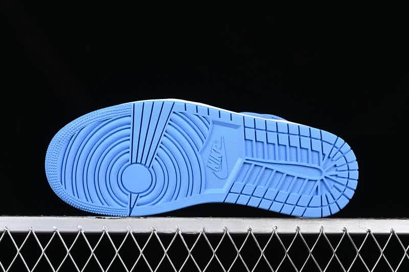 Nike Air Jordan 1 - Frost Blue