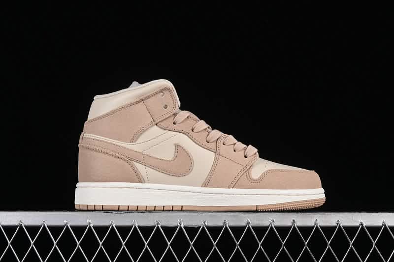Nike Air Jordan 1 - Iconic Sand