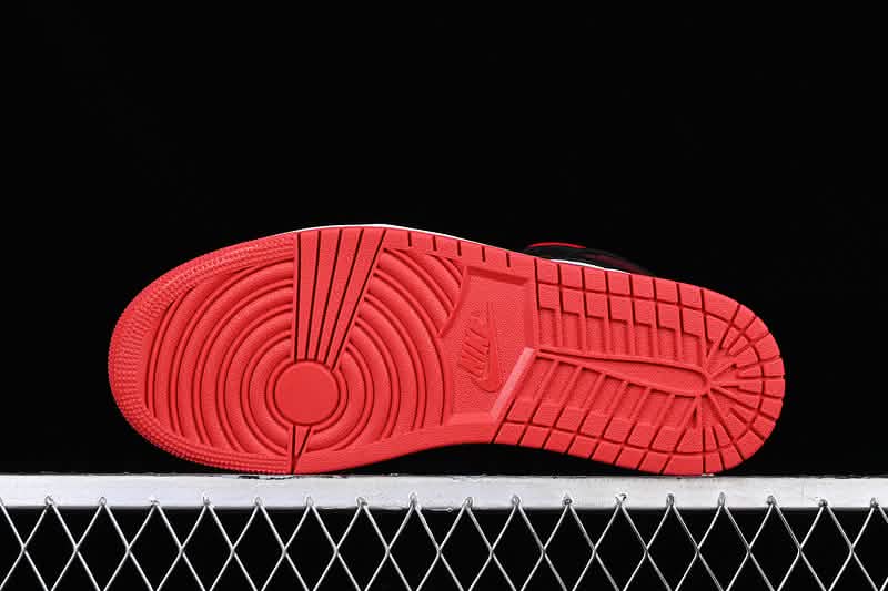 Nike Air Jordan 1 - NEON RED