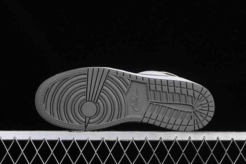 Nike Air Jordan 1 - Pastel White