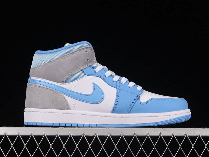 Nike Air Jordan 1 - Retro Light Blue - Blue / 36
