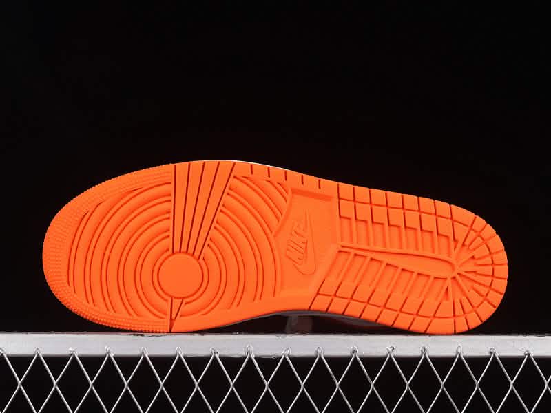 Nike Air Jordan 1 - Retro Orange