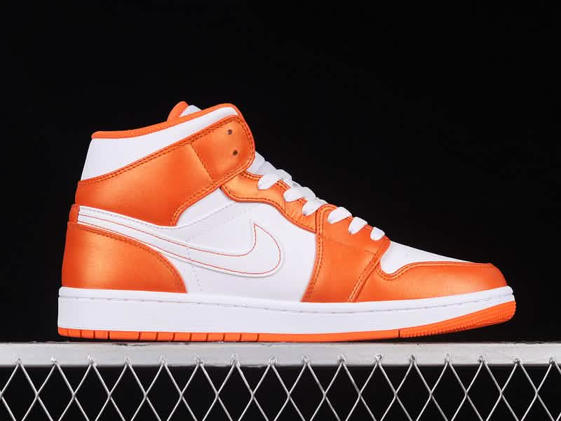 Nike Air Jordan 1 - Retro Orange - Orange / 36