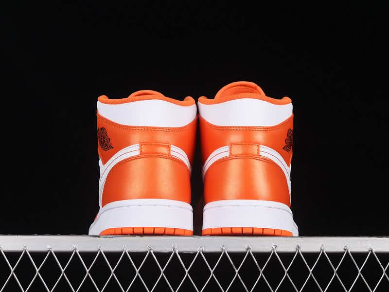 Nike Air Jordan 1 - Retro Orange