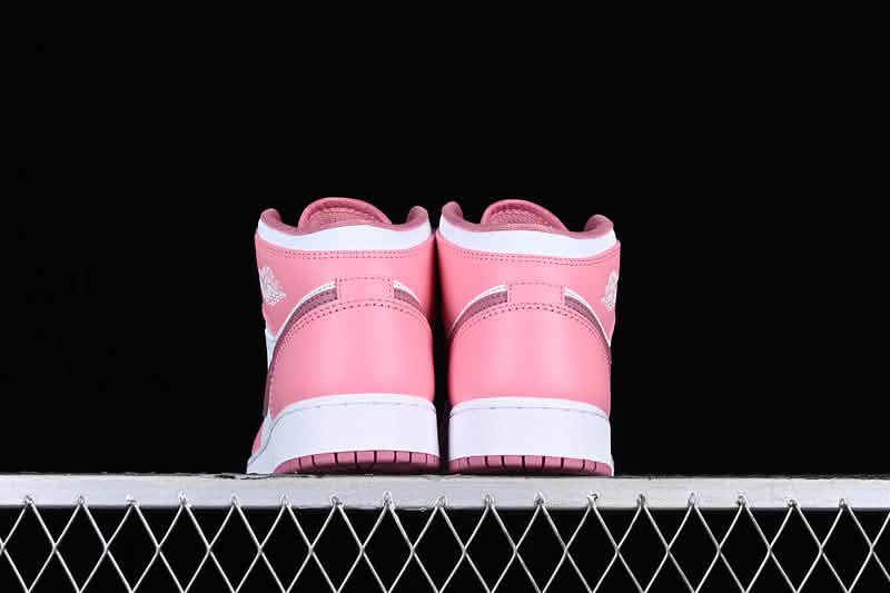 Nike Air Jordan 1 - Retro Pink