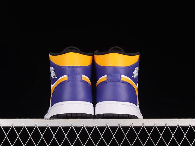 Nike Air Jordan 1 - RETRO PURPLE