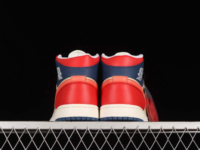Nike Air Jordan 1 - Retro Varsity – hover