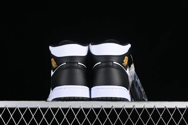 Nike Air Jordan 1 - Retro Yellow