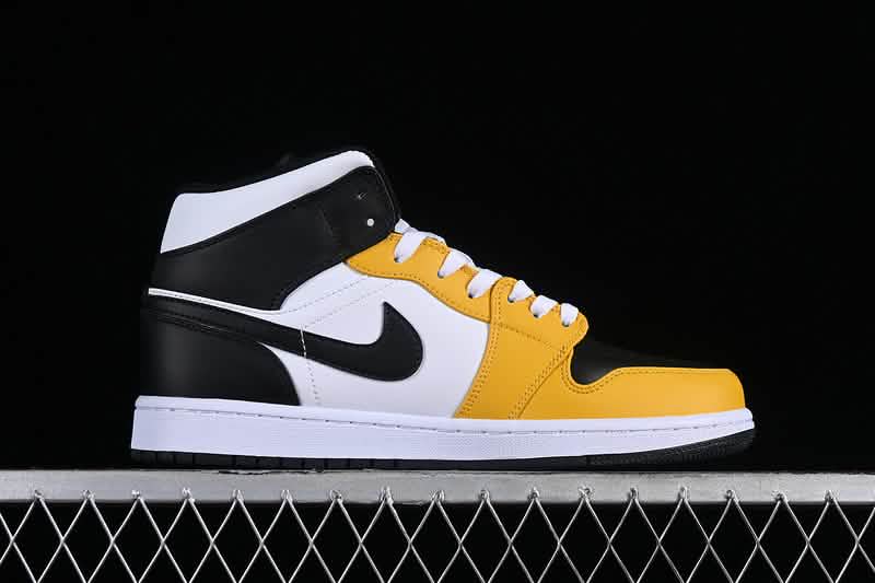 Nike Air Jordan 1 - Retro Yellow - Yellow / 36