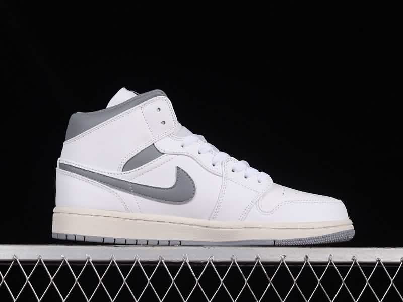 Nike Air Jordan 1 - Snow White - White / 36