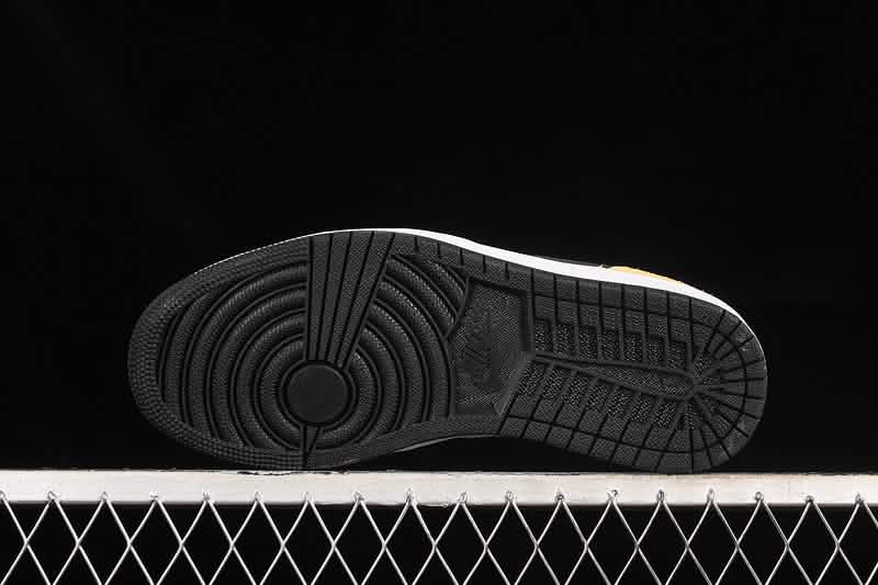 Nike Air Jordan 1 - Solblekning