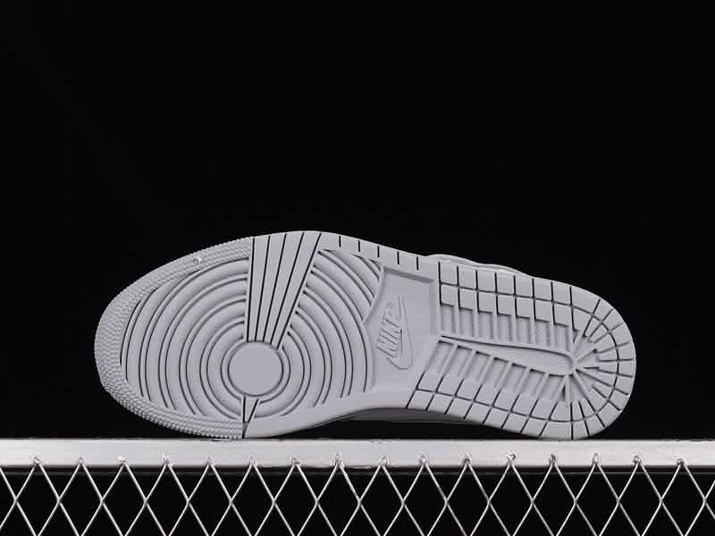 Nike Air Jordan 1 - White Silver