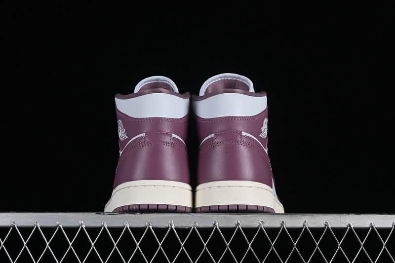 Nike Air Jordan 1 - Wine Red